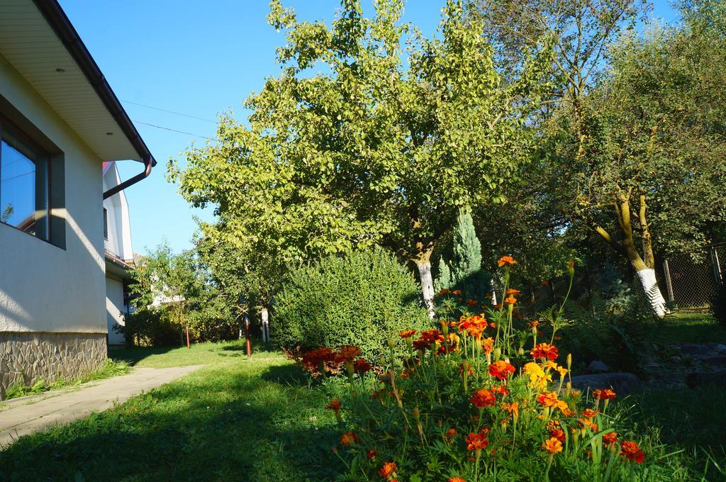 Usadba Okhotnichiy Dvor Guest House Yabluniv Exterior photo